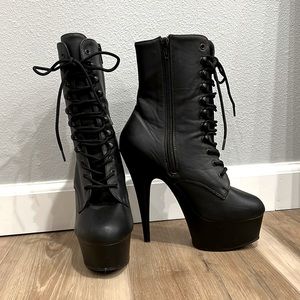 Pleaser bootie